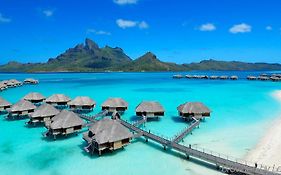 Four Seasons Hotel Bora Bora 5*